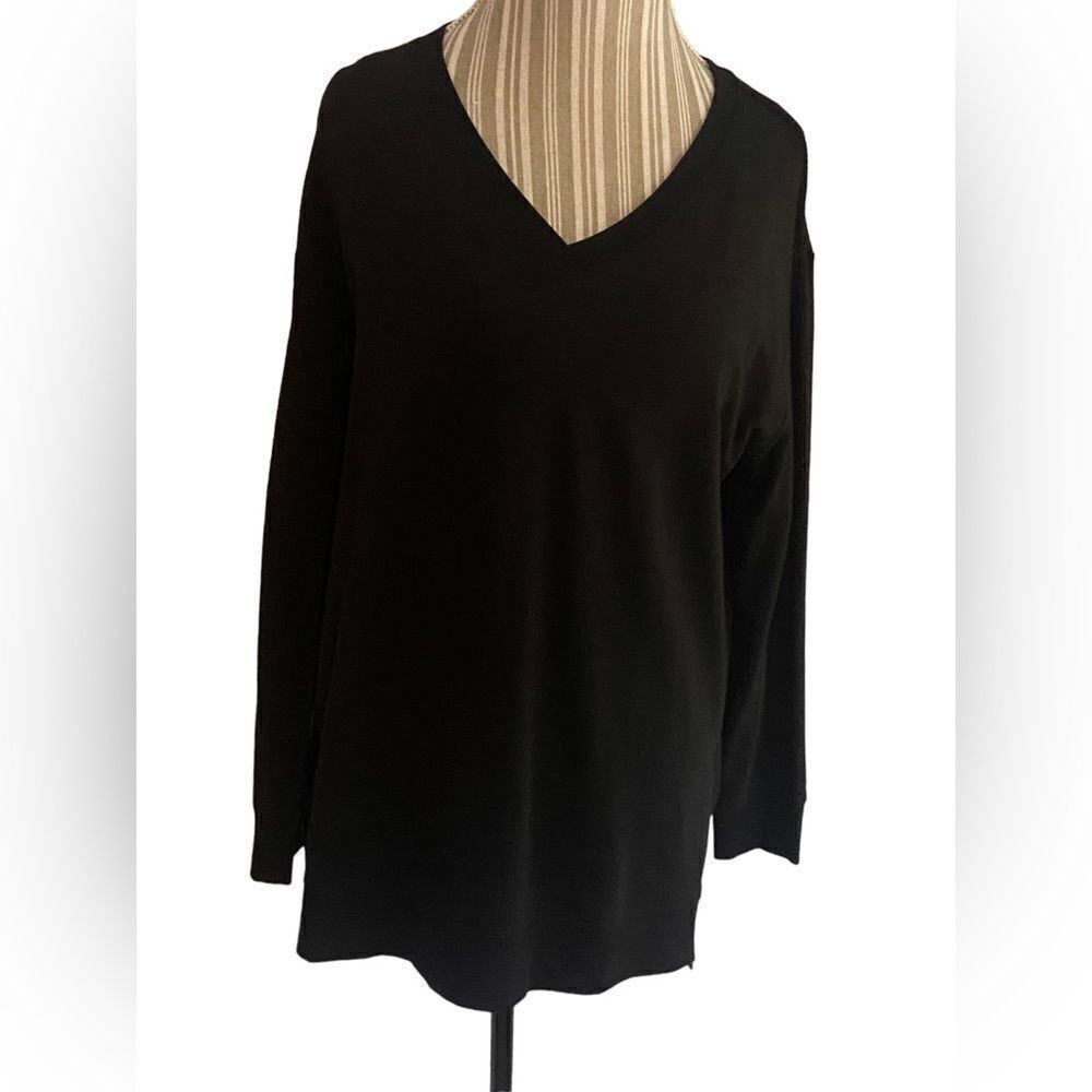 Chicos v necked top size XL beautiful style and great basic addition